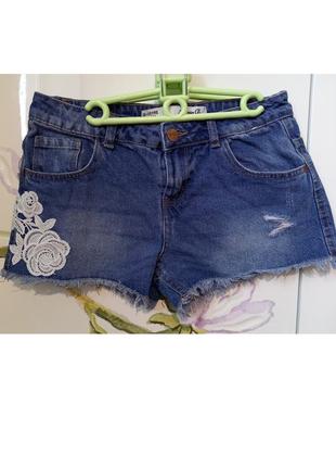 Модні фірмові джинсові шорти з мереживом denim co для дівчинки...