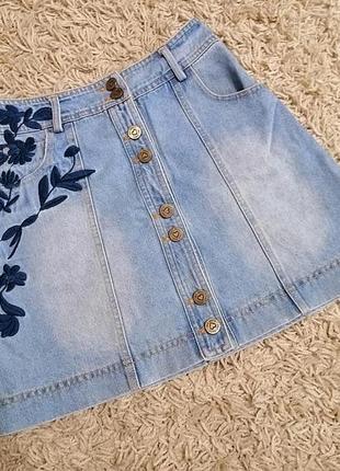 Летняя джинсовая юбка с вышивкой/летняя джинсовая юбка с вышивкой