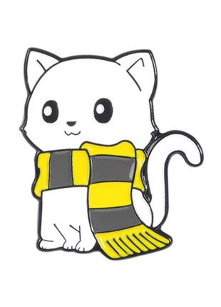 Брошь брошка пин значок белый кот кошка с желтым шарфом