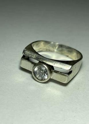 Кольцо серебряное, с камнем, 18 р, 3,9 грамм, состояние отличное!