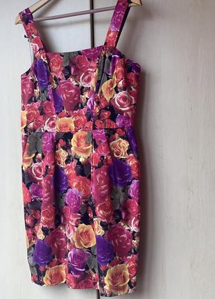 Новое очень красивое платье в цветы от next runway collection