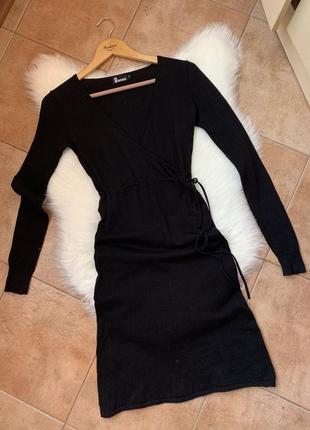 Базовое черное платье с длинным рукавом и имитацией запаха от ...