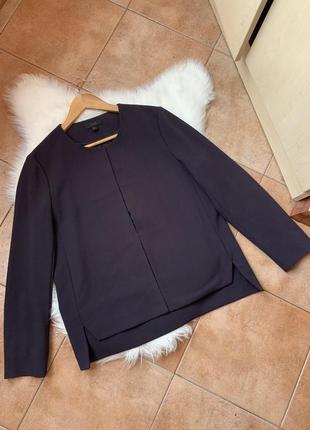 Стильный пиджак в темно- синем цвете от бренда cos