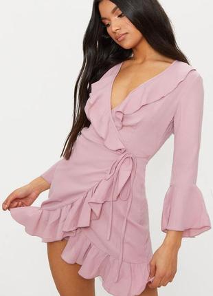 Розовое чайное платье с оборками

на запах