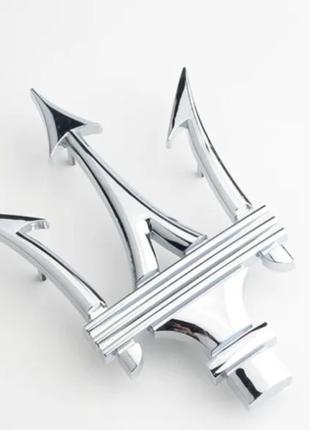Эмблема в решетку радиатора Maserati Quattroporte Ghibli 67000...