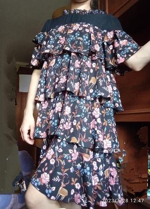 Воздушное цветастое платье