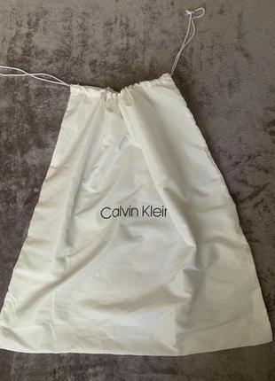 Пыльник Calvin Klein Б/у  Цвет белый