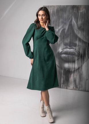 Замшевое женское платье миди зелёное с длинными рукавами
