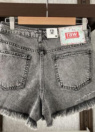 Женские джинсовые серые шорты raw на подростка