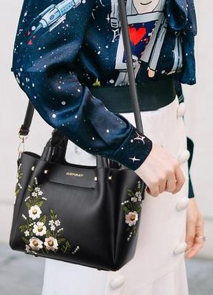 Женская сумка через плечо с вышивкой цветами, модная и качеств...