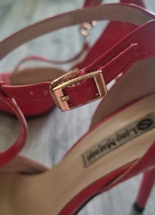 Лаковые красные туфли на шпильке lino marano