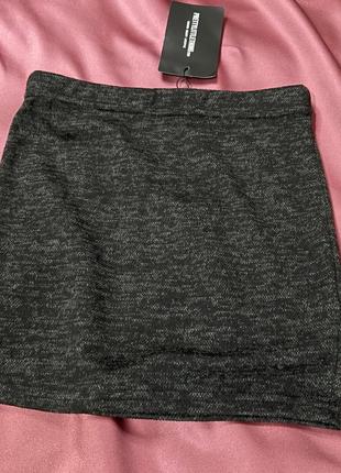 Утепленная мини юбка черная с серым