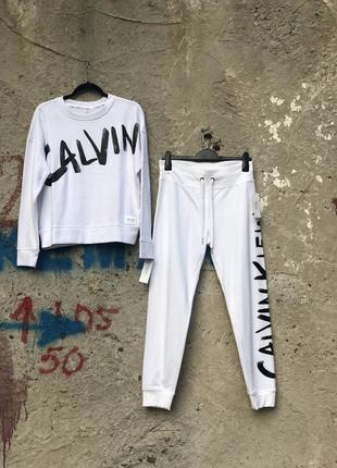 Белый спортивный прогулочный костюм calvin klein