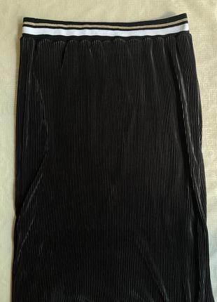 Черная юбка в складку рубчик гафрированая миди
