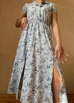 Платье миди с цветочным принтом и разрезами по ноге