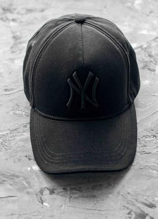 Мужска черная кепка new york yankees  из хлопка фиксируется на...