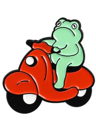 Брошь брошка значок пин металл зеленый жаба лягушка на скутере