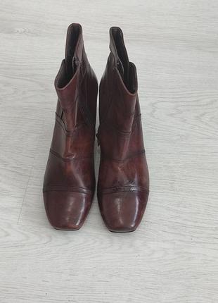 Кожаные ботинки фирмы pesaro. размер 38.в идеальном состоянии