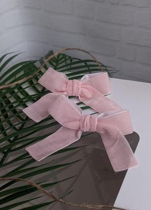 Розовые бархатные бантики на резинках