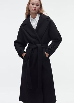 Вовняне пальто з ременем zara  чорного кольору