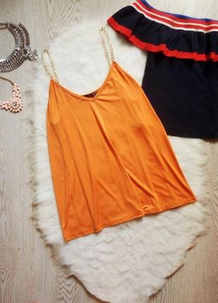 Оранжевая цветная майка блуза в бельевом стиле с золотыми цепо...