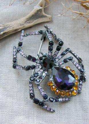 Фіолетова брошка з павуком брошка павук з фіолетовим камінням....