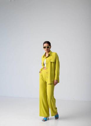 Женский костюм с широкими штанами палаццо лимонный из льна