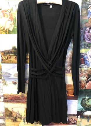 Необычное черное платье-миди с длинным рукавом