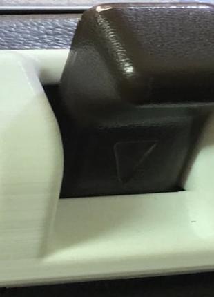 Безель кнопки дверного замка Toyota Cressida MX63