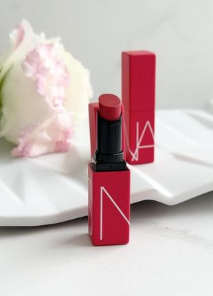 Стойкая губная помада с матовым эффектом nars powermatte lipst...