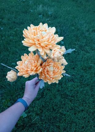 Хризантема з гофро паперу