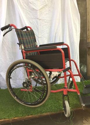 Практичная инвалидная коляска с тормозами для ассистента Н146