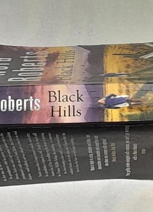 Книга на англ. nora roberts black hills 2010 г.