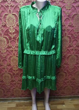 Яркое зеленое изумрудное платье большого размера