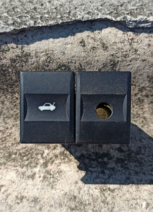 Кнопка відкриття багажника з салону Форд Мондео 3/Ford Mondeo 01р