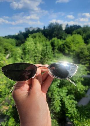 Новые солнцезащитные окуляры темные с золотой метеолавой оправой