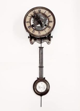 Старинные  механические часы d.r.p. механизм, маятник.