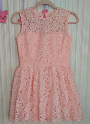 Нежно-розовое ажурное платье р. s