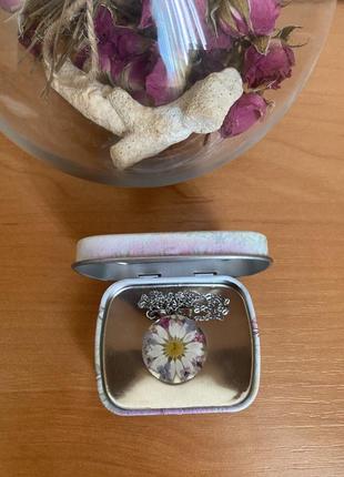 Ожерелье кулон с ромашкой и цветами в эпоксидной смоле
