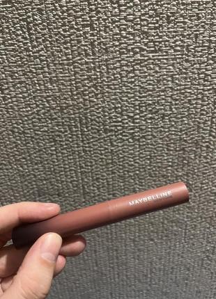 Помада maybelline ultimatte 699 more buff
