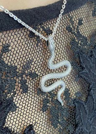 Серебряная цепочка колье с кулоном Змея