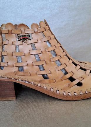 Крутезні черевики іспанського бренду pikolinos.