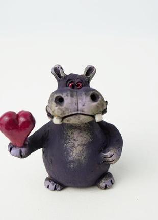 Фигурка бегемота с сердцем hippopotamus handmade фігурка бегем...