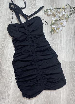 Маленькое черное платье zara с драпировкой.