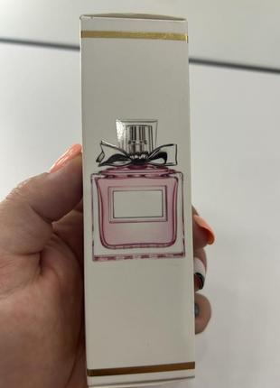 Жіночі парфуми пінк буклет
