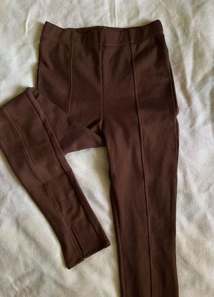 Приталені штани коричневого кольору маленький розмір класика заву