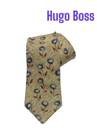 Шелковый галстук hugo boss.