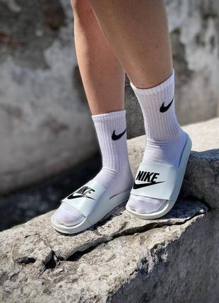 Женские шлепанцы nike white black logo