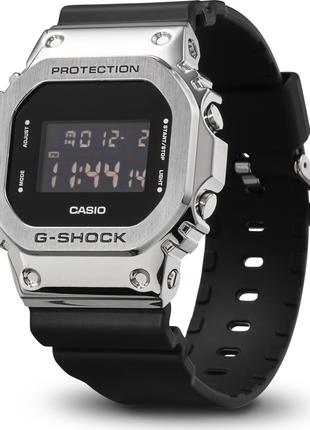 Наручні годинники чоловічі Casio G-Shock GM-5600-1ER з полімер...