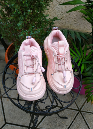 Мега модні кросівки